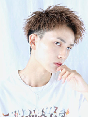 ツーブロック　刈り上げ　短髪　爽やか　ソフトツイスト　束感