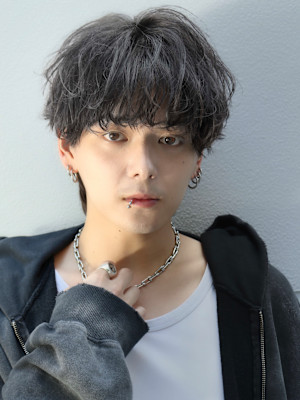 黒髪シャドウパーマ　シースルーマッシュ　緩めパーマ