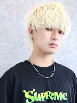 ホワイトカラー　マッシュウルフ　ハイトーン　無造作ヘア