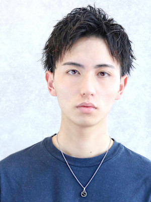 緩めパーマ　ビジネス　短髪　黒髪　簡単　アップバング　福岡