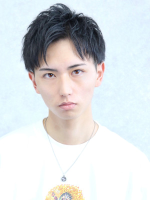 黒髪　アップパング　束感　短髪　ツーブロック　刈り上げ　簡単