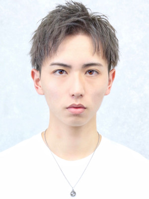 ツーブロック　刈り上げ　ハイトーン　アップバング　短髪　福岡