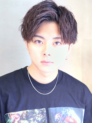 黒髪　マッシュ　刈り上げ　ソフトツイスト　緩めパーマ　簡単