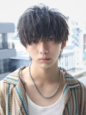 無造作ヘア　黒髪　マッシュ　細束　ランダム　ショートネープ