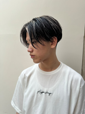 あなたの似合うがわかる！メンズセンターパート×ハイライト