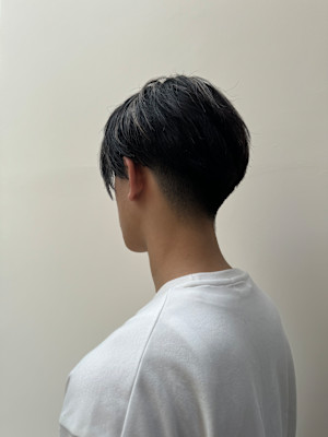 あなたの似合うがわかる！メンズセンターパート×ハイライト