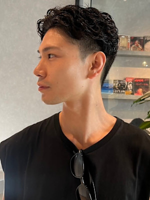 アップバング　ツイストパーマ　ツーブロック　爽やか　20代