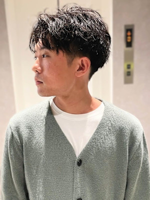 ツイストスパイラルパーマ　ショートパーマ　センターパート