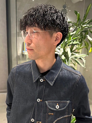 スパイラルパーマ　強めパーマ　ツーブロック　束感　30代