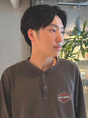 センターパート　爽やか　メンズカット　眉カット　ストレート