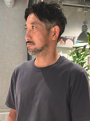 ツーブロック　ツイストパーマ　40代50代　センターパート