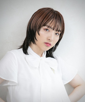 ピンクベージュツートーン・顔まわりレイヤーウルフ