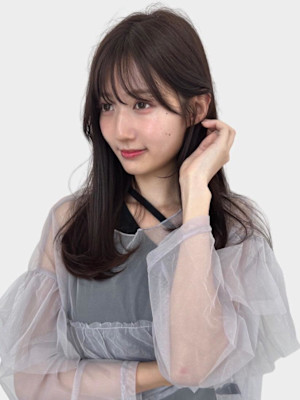 大人ガーリー　顔まわりがポイント　耳掛けスタイル