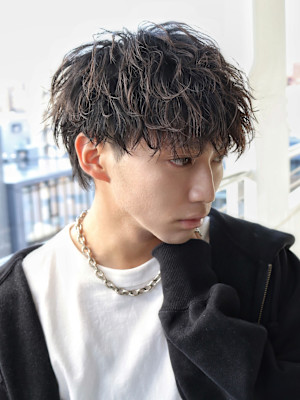 ツイストスパイラル　マッシュ　ツイスパ　黒髪　ツーブロック