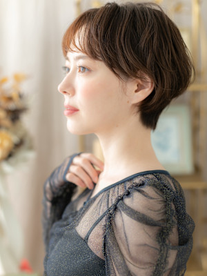 個性的シースルーぱっつん前髪フェミニンボブ　マッシュパーマ