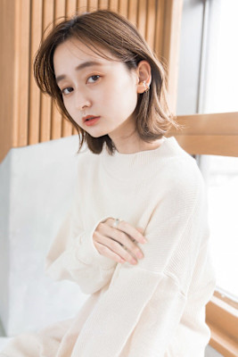 外ハネ・センタパート　韓国風ヘア