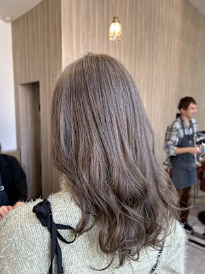 グレーベージュです！