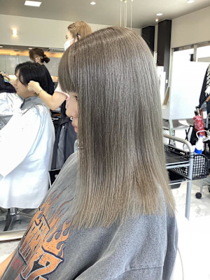 オリーブグレージュ