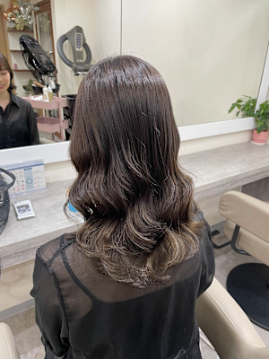 {伸ばしながらでもできる！？}コテ巻き風パーマくびれミディ