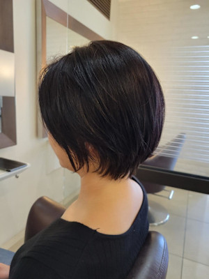 丸みショートボブ　耳かけ丸みショート