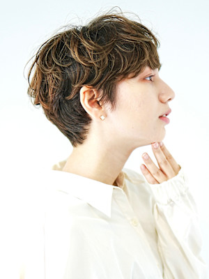 大人癖毛ショート