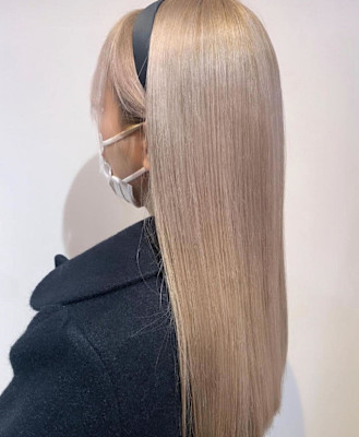 クリーミーベージュ