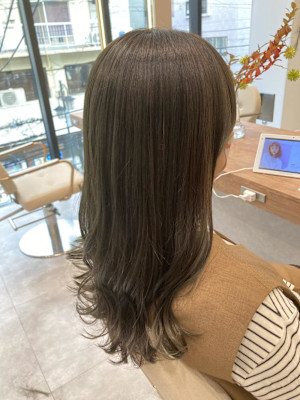 オリーブベージュカラー