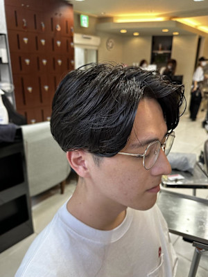 センターパートニュアンスパーマワンカールパーマツーブロック