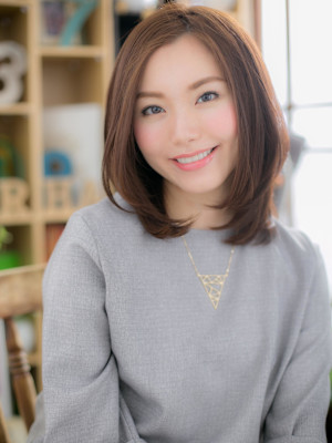 マットブラウンかきあげバング小顔ミニボブ　秋色