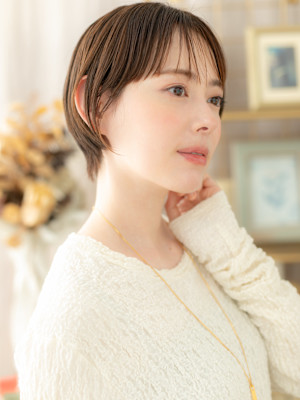 シールスルーバング前下がりミニボブショート　オリーブベージュ