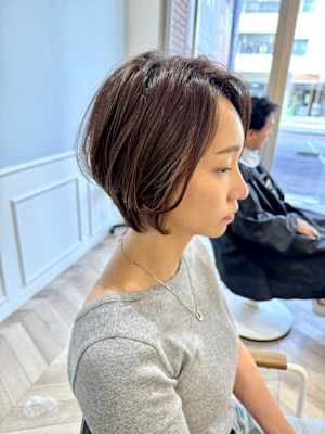 前下がりショートボブ極細ハイライトラベンダーベージュ