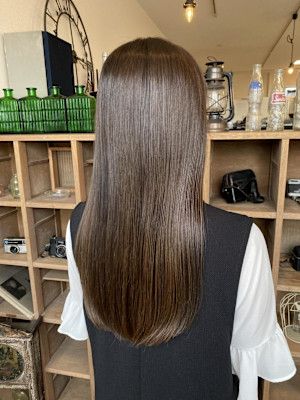 オリーブベージュ