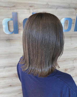 グレージュ×外ハネ