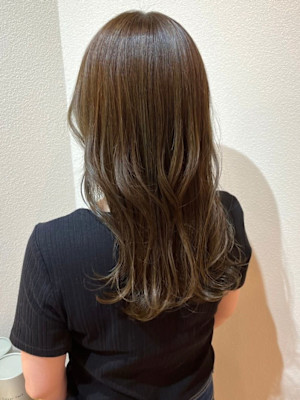 明るめオリーブブラウン　艶髪ロング　ゆる巻き　ダメージレス