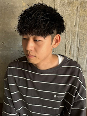 ツイストスパイラルパーマ　刈り上げ　ツーブロック　マッシュ