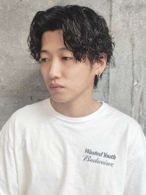 ツイストスパイラル　センターパート　ツーブロック　マッシュ　