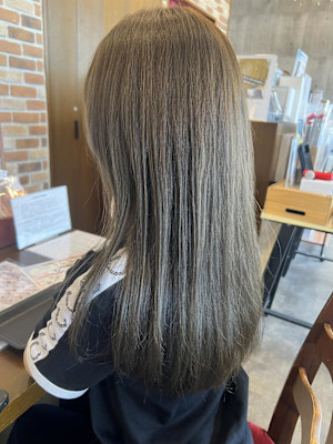 オリーブベージュ