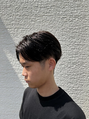 センターパート×刈り上げ