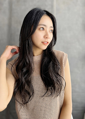 20代30代40代　外国人風くびれレイヤーアッシュグレージュ