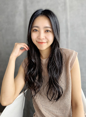 20代30代40代　外国人風くびれレイヤーアッシュグレージュ