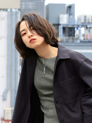 大人女性に似合うかきあげバング伸ばしかけボブ