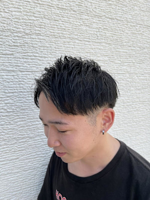 刈り上げショート×アップバング