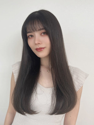 くびレイヤーエモージュロングイメチェンフルバングカット