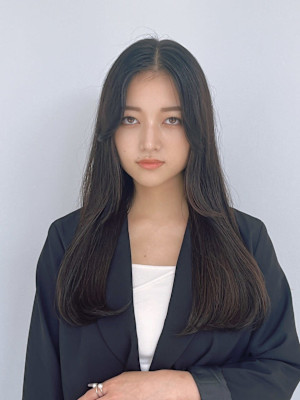 くびレイヤーアッシュブラックロングイメチェンかきあげコテ巻き