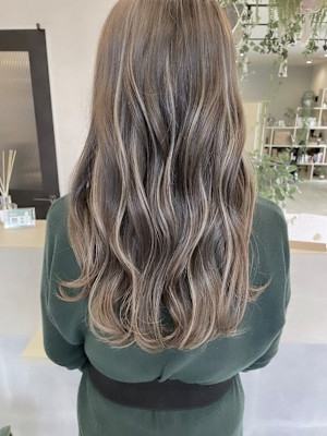 【VERBENA】ベージュのコントラストハイライト