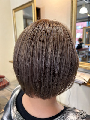 アッシュベージュ×ボブヘア