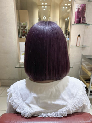 1ブリーチのツヤっと赤紫ボブ
