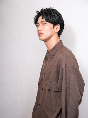 王道黒髪センターパート×束感ニュアンスパーマ