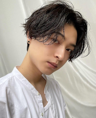 センター分けニュアンスメンズカットメンズパーマダークアッシュ