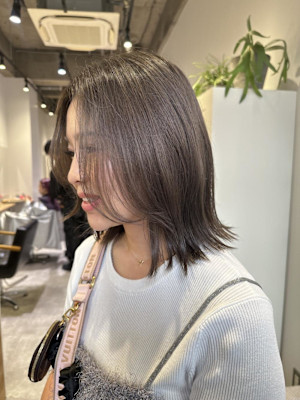 大串　ブリーチ　グレージュ　レイヤーボブ